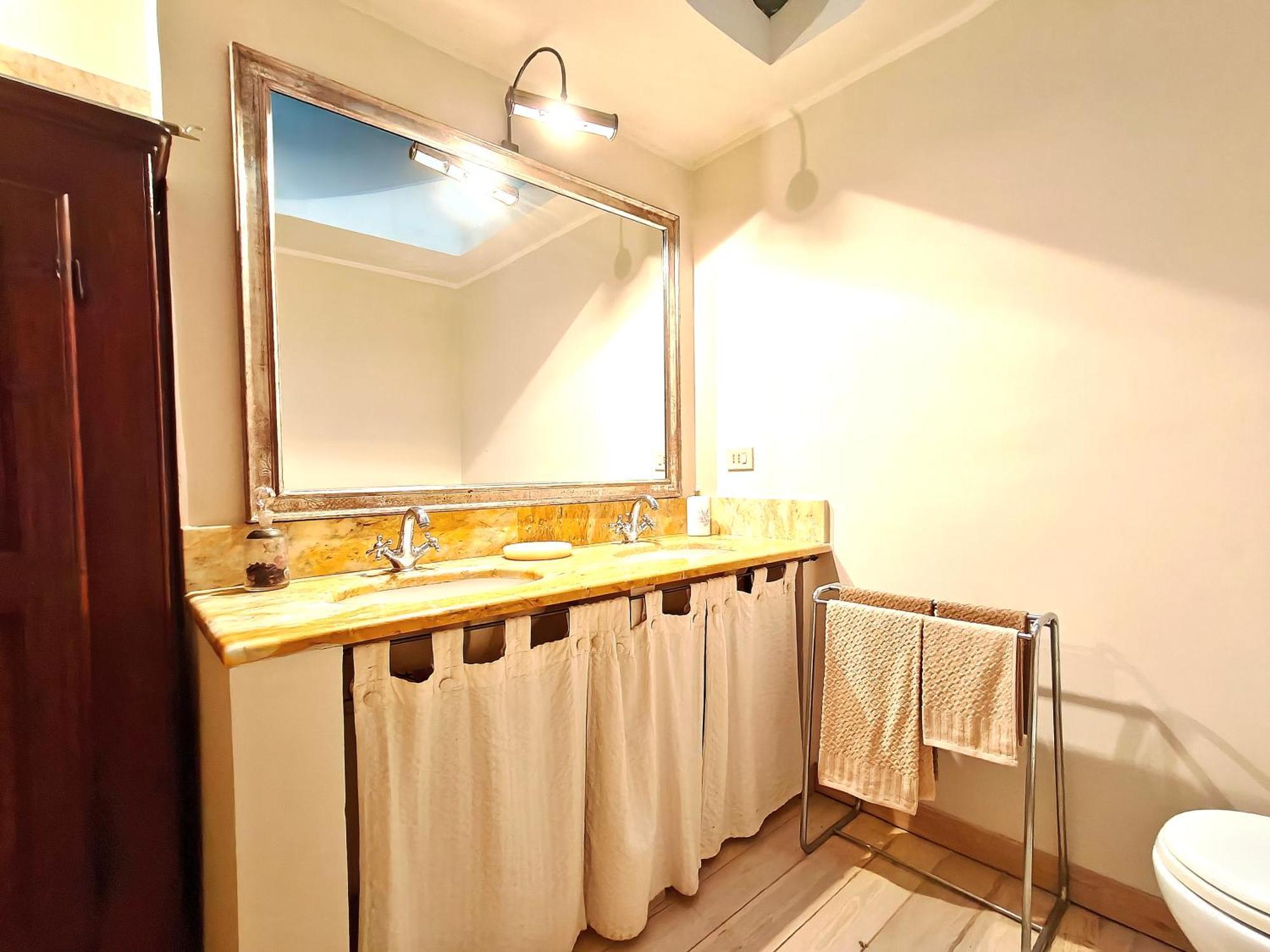 Mazzini Charming Getaway With Courtyard Apartamento