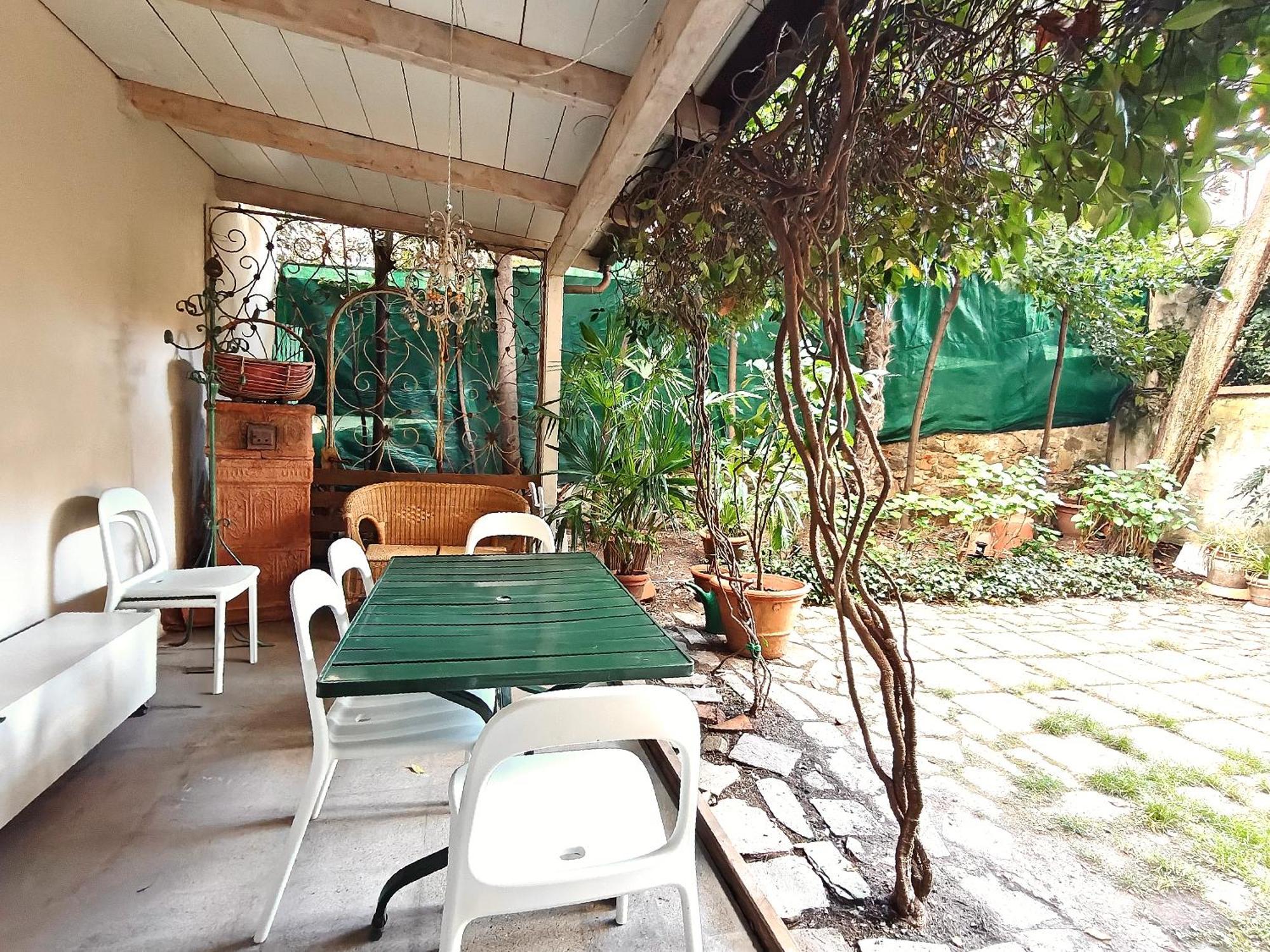 Mazzini Charming Getaway With Courtyard