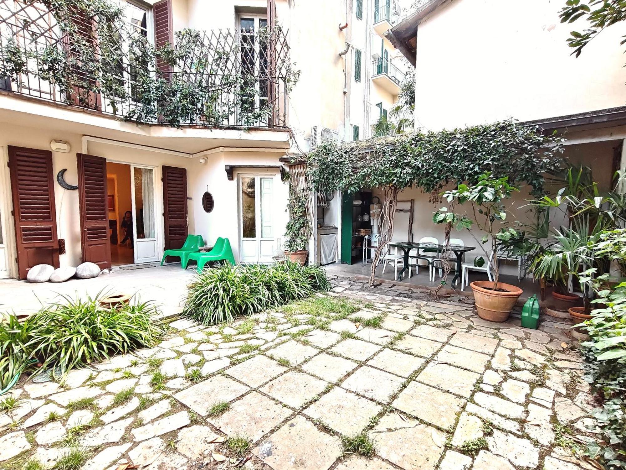 Mazzini Charming Getaway With Courtyard Apartamento