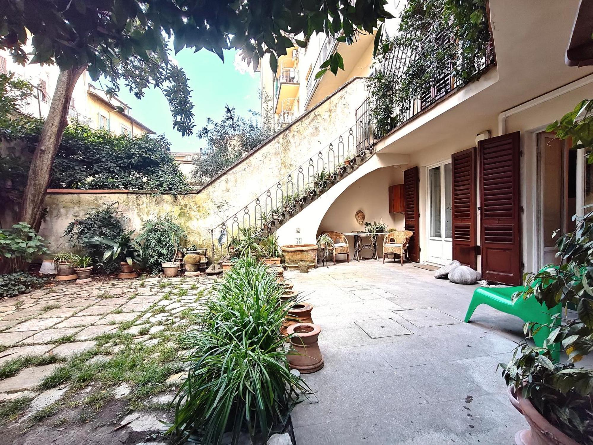 Mazzini Charming Getaway With Courtyard * Florencia